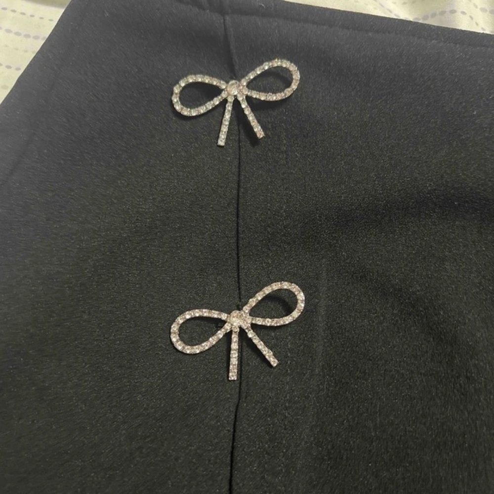 Black Bow Rhinestone Asymmetrical Skirt with Faux Pocket - Picture 7 of 8